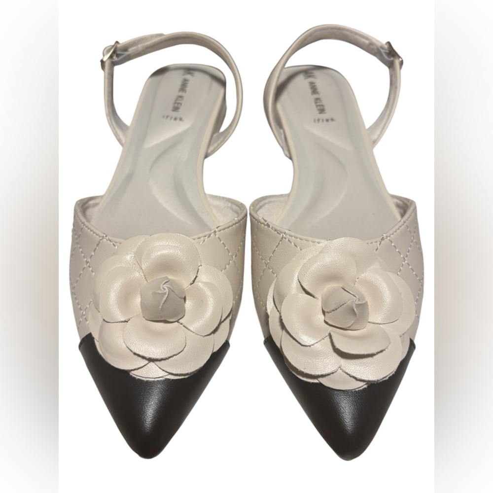 Anne Klein Kadi white and black flat dress shoes Women’s Size 8 New